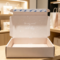 Boîtes d'expédition cosmétiques en carton ondulé recyclé verni avec logo personnalisé, fermeture magnétique et poignée pour sérum de soin de la peau et produits de beauté