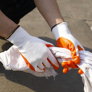 Guantes de Seguridad Naranjas Sin Costuras con Revestimiento Liso para Máxima Visibilidad, Resistentes a la Abrasión para Trabajos en Carreteras, Silvicultura y Caza - Product Image 1