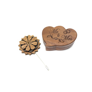 Scatola Portagioie Personalizzata a Forma di Cuore in Legno Massello di Noce Nero, Incisa al Laser, per Proposta di Matrimonio - Product Image 1