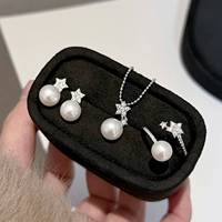 Ensemble de bijoux tendance pour femme en argent plaqué platine avec étoile, comprenant un collier, des boucles d'oreilles et une bague, orné de perles d'eau douce naturelles blanches de 7 à 10 mm
