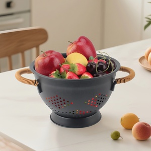Passoire en plastique double couche avec poignées en bambou, noire, pour légumes et fruits - Product Image 2