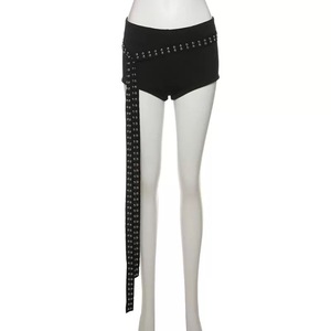 Ensemble court deux pièces noir extensible sexy avec haut dos nu à épaules obliques et short chaud moulant - Product Image 6
