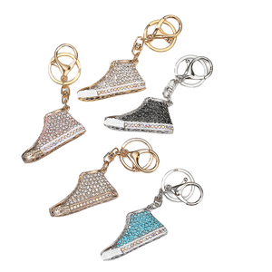 Hadiah kecil modis sepatu papan tinggi liontin mobil lintas batas khusus untuk Eropa Amerika Serikat rantai kunci merah bersih - Product Image 5