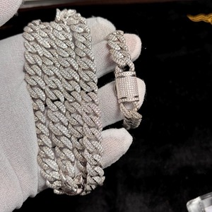 Bracelet cubain en moissanite de qualité supérieure, accessoire de mode au design moderne et bijou unisexe, disponible au prix export. - Product Image 6