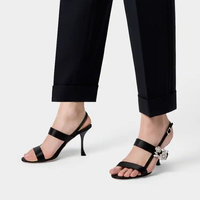 Sandales de luxe dorées à talons hauts pour femme, idéales pour les soirées estivales, avec strass étincelants, bout ouvert et boucle, parfaites pour les mariages.
