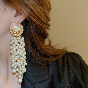 Orecchini Lunghi con Perle e Nappine, Orecchini Vintage di Alta Gamma, Orecchini Stile Palazzo per Donne - Product Image 5