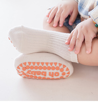 Chaussettes de sol pour enfants de printemps Chaussettes respirantes en coton pour bébé, douces et antidérapantes