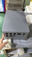 Boîtier de batterie personnalisé en tôle d'acier découpé au laser, formé et thermolaqué pour le stockage d'alimentation de secours des télécommunications