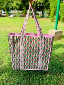 Sacs fourre-tout à bandoulière en coton matelassé multi-patchs d'inspiration vintage, cadeau de vacances, sac fourre-tout à provisions à la main pour voyage et week-end à fleurs - Product Image 3