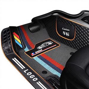 Tapis de sol de voiture en cuir intégral antidérapant résistant à l'usure respectueux de l'environnement avec logo imprimé et bande de couleur - Product Image 1