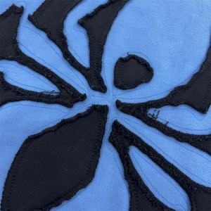 เสื้อฮู้ดดี้วินเทจทรงครอปแบบหนาพิเศษ ไม่มีเชือก แต่งลายปักแบบดิสเทรส ป้ายปักแบบดิสเทรส ทรงยูนิเซ็กซ์ ขอบดิบ ล้างสีแบบแอซิดวอช สำหรับผู้ชาย - Product Image 2