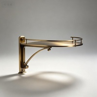 Étagère murale en tôle métallique sur mesure, finition laiton antique, support de présentation incurvé, supports décoratifs à motifs roulés, rangement flottant