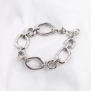 สร้อยข้อมือเหล็กไทเทเนียมทรงเรขาคณิตแบบยูนิเซ็กซ์ ดีไซน์รูปวงรีไม่สม่ำเสมอ ของขวัญเครื่องประดับ - Product Image 4