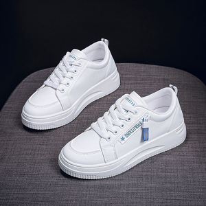 รองเท้าผู้หญิงแบบสวมรุ่นใหม่ปี 2026 สไตล์ลำลอง พื้นสีขาวเสริมความนุ่ม พร้อมสายรัดแบบ Monk Strap - Product Image 4