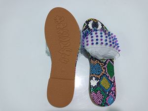 รองเท้าแตะโปร่งใสลายงูสำหรับผู้หญิงรองเท้าแตะตอกหมุดสีใสขนาดใหญ่รองเท้าแตะตอกหมุดโปร่งใสสำหรับฤดูร้อน - Product Image 5