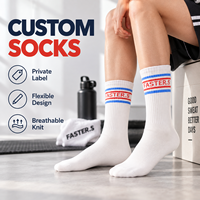 Chaussettes de sport personnalisées blanches, avec revers rayé et texte personnalisé, marque privée, design flexible et tricot respirant