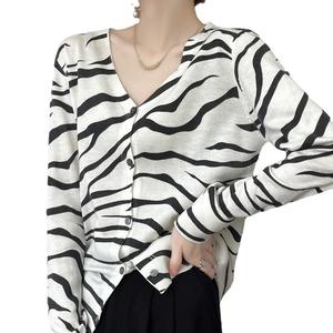 <span class=keywords><strong>เสื้อ</strong></span>คาร์ดิแกนลาย<span class=keywords><strong>ม้าลาย</strong></span>แฟชั่นสำหรับ<span class=keywords><strong>ผู้หญิง</strong></span> แขนยาว ผ้าขนสัตว์เนื้อบางถักลายวอร์สเตด คอวี <span class=keywords><strong>เสื้อ</strong></span><span class=keywords><strong>ผู้หญิง</strong></span>สำหรับฤดูใบไม้ผลิและฤดูใบไม้ร่วง - Product Image 5