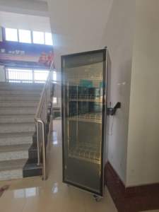 Réfrigérateur Commercial Vertical YINZHENG à 3 Portes <span class=keywords><strong>en</strong></span> Acier Inoxydable, Refroidissement par Air, Équipement de Réfrigération à Dégivrage Numérique pour Boissons - Product Image 2