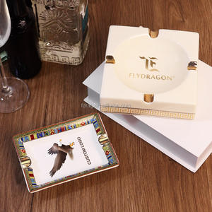 Diseño de logotipo personalizado Forma cuadrada Lámina de oro de lujo Cuatro ranuras Porcelana blanca Cerámica Cigarro Cenicero - Product Image 2