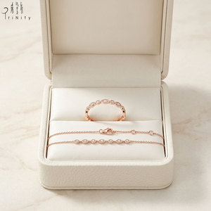 คอลเลคชั่นใหม่ เครื่องประดับสุดหรู ดีไซน์วินเทจ ผู้ผลิตขายส่ง เครื่องประดับส่งออก แหวนทองคำแท้ 18K ประดับเพชรธรรมชาติ - Product Image 5