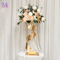 MILE Luxuriöse Hochzeits-Tischdekoration Blumenhalter Gedrehter Hoher Dekorativer Hochzeits-Blumenständer Metallrahmen-Ständer Silberner Blumenständer