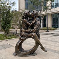 Statue de couple en bronze grandeur nature, sculpture personnalisée de figure humaine, installation d'art public pour jardin extérieur, fabricant, usine