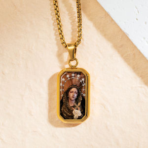 GIVELUCK Colgante Religioso Personalizado para Hombre, <span class=keywords><strong>de</strong></span> la Virgen <span class=keywords><strong>de</strong></span> los Dolores, Chapado en Oro <span class=keywords><strong>de</strong></span> 18K, Acero Inoxidable, con Zirconia Creada en Laboratorio, Docenas - Product Image 3