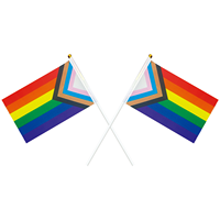 Vente en gros 100% polyester 14x21cm drapeau arc-en-ciel à la main personnalisé Gay Pride lesbiennes LGBT événement Promotion automobile pôle en plastique