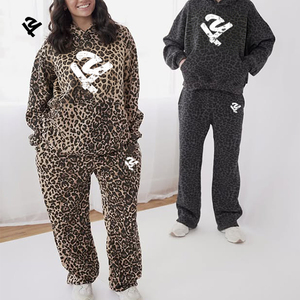 <span class=keywords><strong>Tuta</strong></span> da <span class=keywords><strong>donna</strong></span> con stampa leopardata, felpa <span class=keywords><strong>oversize</strong></span> e pantaloni a gamba larga in pile, casual, con logo animalier - Product Image 4