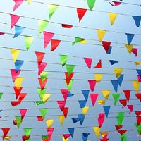 Drapeau en tissu polyester de haute qualité, décoration de fête personnalisée, fanions triangulaires, bannière de fanions multicolores