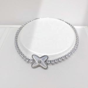 Pulsera minimalista de plata de ley 925 de alta calidad con gemas, pulsera de lujo para mujer, personalizada, con dije de corazón chapado en oro de 18k. - Product Image 3