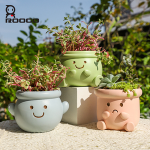 ROOGO Ensemble <span class=keywords><strong>de</strong></span> pots à succulentes en résine avec personnages <span class=keywords><strong>de</strong></span> dessins animés mignons, mini pots à fleurs Kawaii Smiley Face pour la décoration <span class=keywords><strong>de</strong></span> la maison, du jardin et du bureau, cadeau - Product Image 4