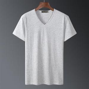 T-shirt homme personnalisé à col en V, manches courtes, uni, avec impression de logo – Prix abordable - Product Image 4