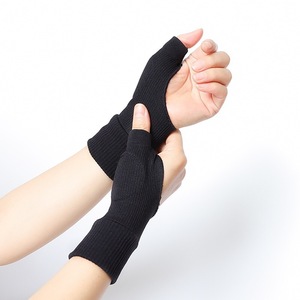 Wrist Support Knitted <b>Thumb</b> <b>Protector</b> Elastic Breathable Half Finger Sleeve For Basketball General Use Black Size S L XL - Product Image 1