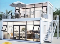 Bâtiment de bureau modulaire préfabriqué à deux étages en conteneur, finition bois, avec balcon et escalier extérieur, directement de l'usine