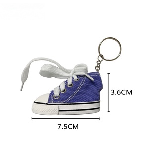 LLavero de zapatos deportivos Diseño 3D Zapatillas de lona Llavero Zapatos de lona de moda Llaveros Colgante de zapato informal Zapatos para correr Llaveros - Product Image 4