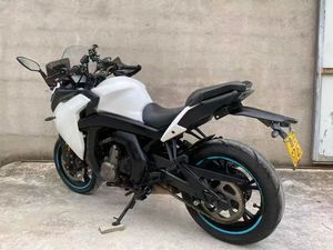 <span class=keywords><strong>Moto</strong></span> Spring <span class=keywords><strong>GT</strong></span> 400cc à deux cylindres, refroidissement par eau, injection électronique d'essence avec ABS - Product Image 3