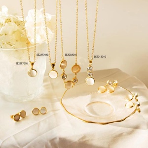 Conjunto de Joyería de Acero Inoxidable Chapado en Oro de 18k con Diseño Geométrico Irregular Cuadrado para Mujer, Venta al Por Mayor - Product Image 2