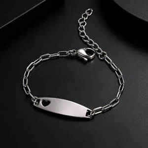 Bracelets pour bébé en acier inoxydable à cœur creux et barre incurvée, personnalisables, lisses, à graver, bijoux DIY – Vente chaude - Product Image 1