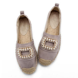2024 Design personalizzato di fabbrica Super <span class=keywords><strong>espadrillas</strong></span> per le donne scarpe da pescatore con testa in <span class=keywords><strong>paglia</strong></span> di cristallo con chiusura quadrata a diamante - Product Image 1