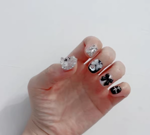 Adesivi per Unghie Fatti a Mano con Orsetto Cartoon e Fiocco Bianco e Nero, Unghie Finte Pronte all'Uso - Product Image 6