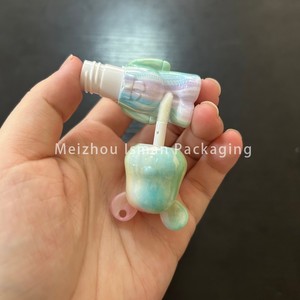 ISMAN Tubes de brillant à lèvres miniatures 2 ml en forme d'ours de dessin animé, emballages mignons vides pour brillant à lèvres avec porte-clés pour enfants, flacon de brillant à lèvres personnalisable avec logo - Product Image 4