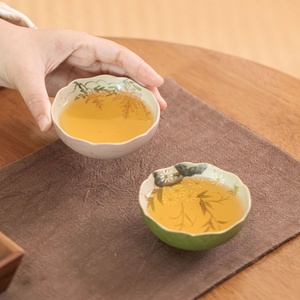 Paire de tasses à thé en céramique peintes à la main, motif lotus à sept feuilles, pour la maison, service à thé kung fu - Product Image 2