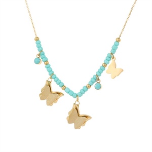 Collier ras du cou tendance en acier inoxydable plaqué or avec perles et breloques en forme de cœur turquoise - Product Image 3