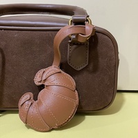 Patchs en cuir faits à la main kawaii Dessert Croissants porte-clés nourriture créative suspendus ornement filles sac breloque mode pendentifs cadeau