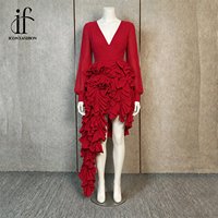 Robe de soirée mini rouge glamour à manches longues, col en V profond, corsage croisé, volants étagés, ourlet asymétrique haut-bas, robe de cocktail