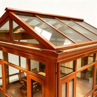 Moderna Terraza Acristalada con Estructura de Aluminio Estilo Madera de Redwood, Techo Poligonal, Luces Integradas, Ventanas Grandes, Espacio de Patio Exterior Personalizable
