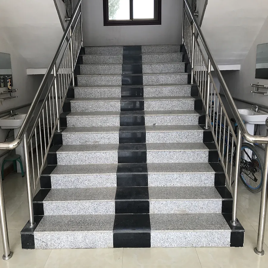 Escaleras de granito baratas G603 para decoración interior de apartamentos y hoteles con rayas antideslizantes