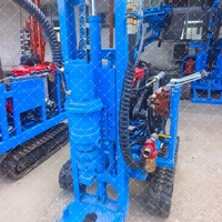 Foreuse hydraulique à moteur diesel de 200 m de profondeur avec roulement de moteur, boîte de vitesses et pompe, chenilles à faible entretien pour le forage en zone désertique