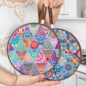 แผ่นรองกันความร้อนเซรามิกแบบแขวน แผ่นรองกันความร้อนพอร์ซเลน ฐานไม้ก๊อก ขนาด 6 นิ้ว ป้องกันจานร้อน ปกป้องโต๊ะ เป็นมิตรกับสิ่งแวดล้อม - Product Image 4